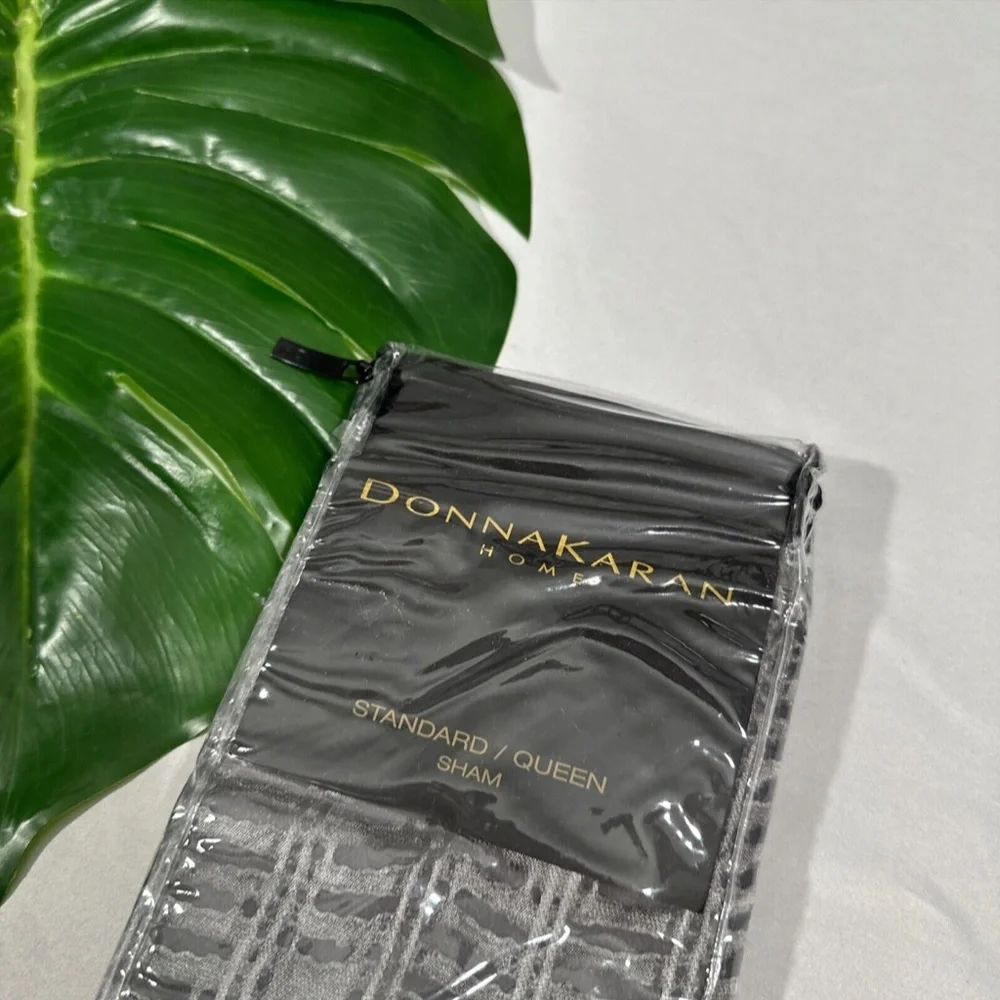 NIB $165 [ 1‎ Standard/Queen Sham ] Donna Karan Vapor Collection Grey